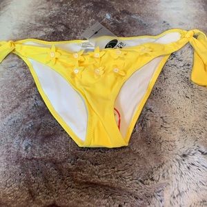 NWT COVER ME Yellow Bikini Bottoms Sz M Floral A01